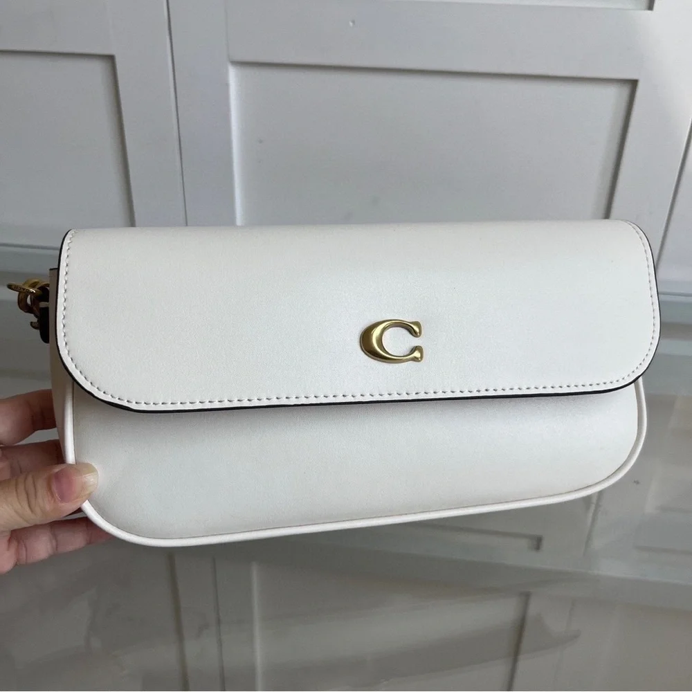 Coach Cream Leather Crossbody with Gold 'C' Accent - Picture 4 of 8